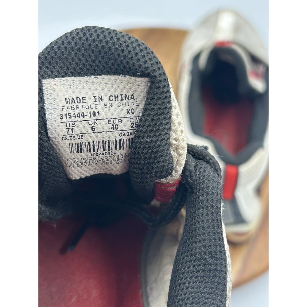 Nike Shox Shoes Mens 7Y Running Trainers Sneakers Athletic Y2K Basketball Retro - Picture 9 of 10